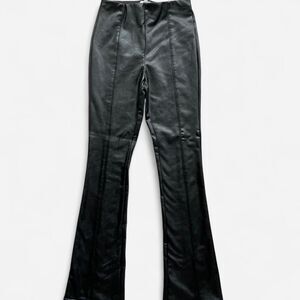 Cute faux leather pants in black with middle seam